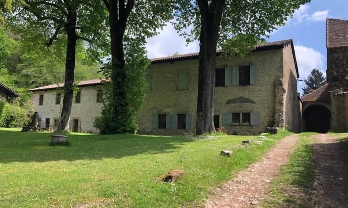 Villages du Lac de Paladru House | LA CHARTREUSE DE LA SYLVE BÉNITE, family home
