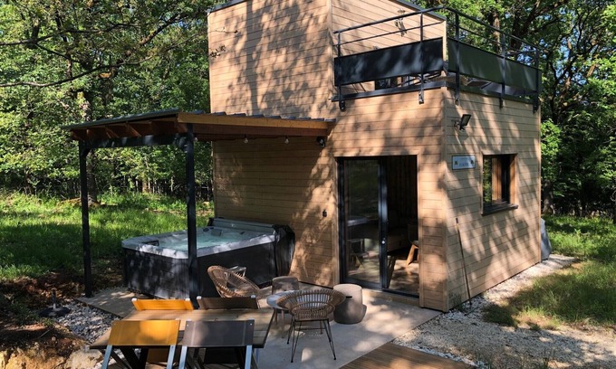 Jayac Cabin | LA CABANE DES NOYERS