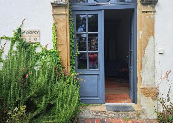 Lascazeres Apartment | La Cachette