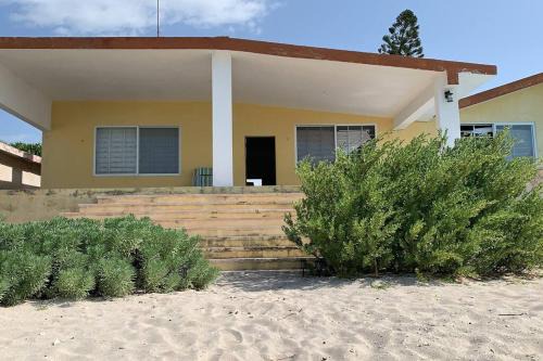 Chelem House | La Casa Amarilla Frente al Mar