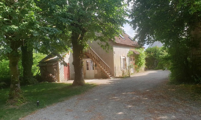 Farges-en-Septaine Bed & Breakfast | La Casa D'augy à Farges en Septaine Logement au 1er Étage