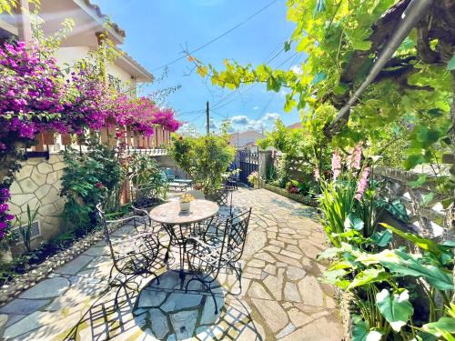 Distrito Sur House | La Casa de la Buganvilla
