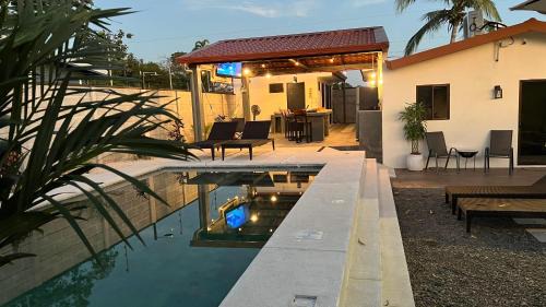Bandera House | La Casa de Papi.