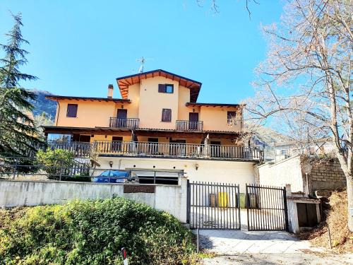 Rocca di Cambio House | La casa di Olivia