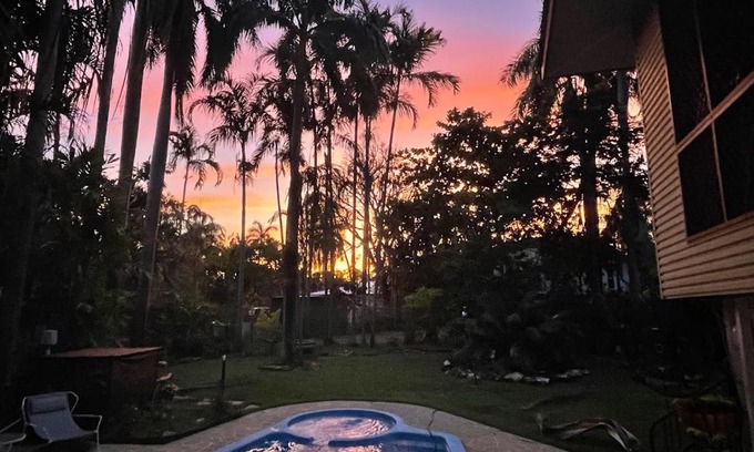 Leanyer Villa | La Casa Tropical - Your own private oasis!