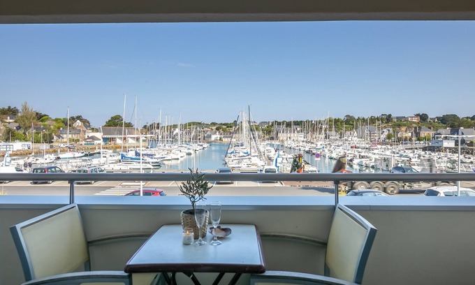 Pleneuf-Val-Andre Apartment | La Chaloupe - Appartement avec balcon vue sur le port