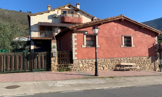 Casas del Monte Ski Chalet | La Charca de la Dehesa