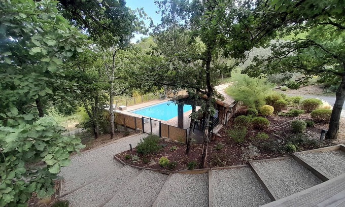 Fa House | La Colline aux Oiseaux, large nature gîte with swimming pool