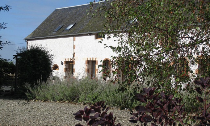 Cussay Cottage | La Colombe - Luxury 2 bedroom holiday home with heated pool in the Loire Valley