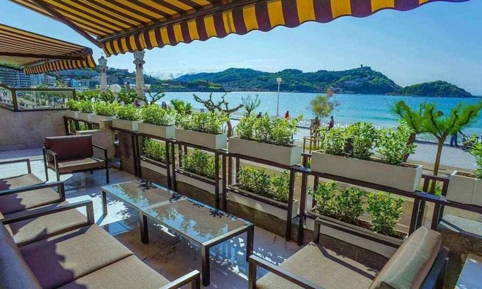 San Sebastian Centro Apartment | La Concha Best View by DonosRent