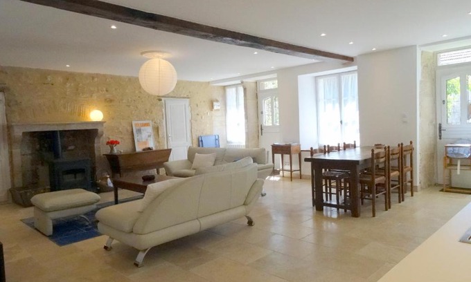 Flavigny-sur-Ozerain House | La Cour au Piano