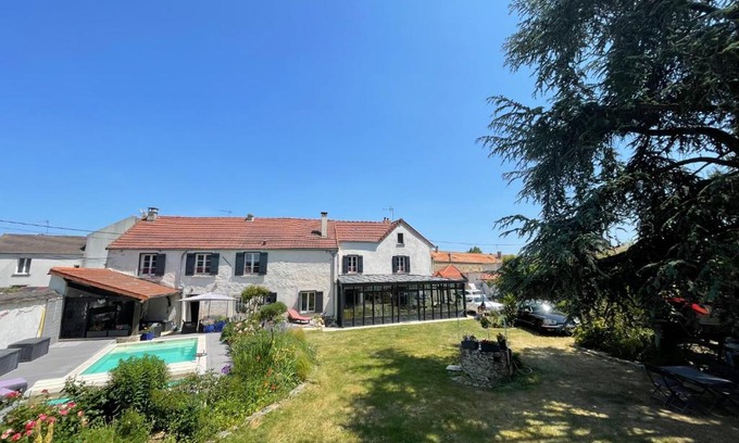 Sainte-Genevieve-des-Bois House | La demeure de Liers