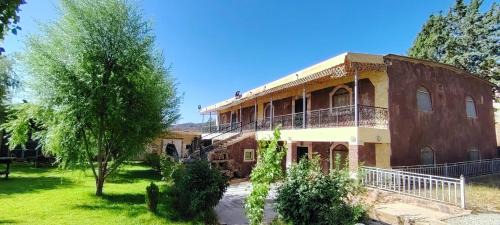 Laanoussar House | La ferme d'hôtes des lacs