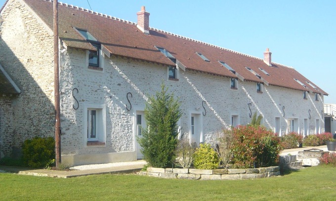 Prunay-en-Yvelines House | La Ferme de Presles "Côté Champs" - 4 ch - 10 pers in the heart of the fields