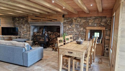Besse-et-Saint-Anastaise House | La ferme de Jouane