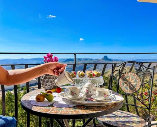 Mussomeli Apartment | La Finestra sul Castello B&B