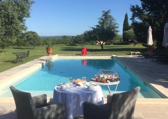 Blauzac Bed & Breakfast | La Fontaine des Oliviers