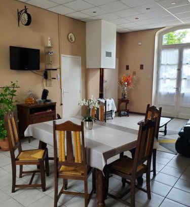 Gourdon Apartment | la gare st clair