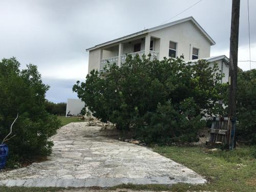 Cockburn Town Villa | La Grande Pettite Villa
