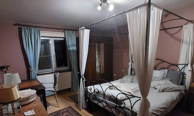 Crisnee House | "la Halte Des Anges" 3 Bedrooms 6 People