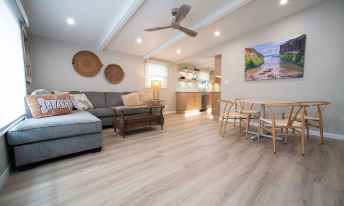 Beach Barber Tract Apartment | La Jolla Windansea Luxury Apt