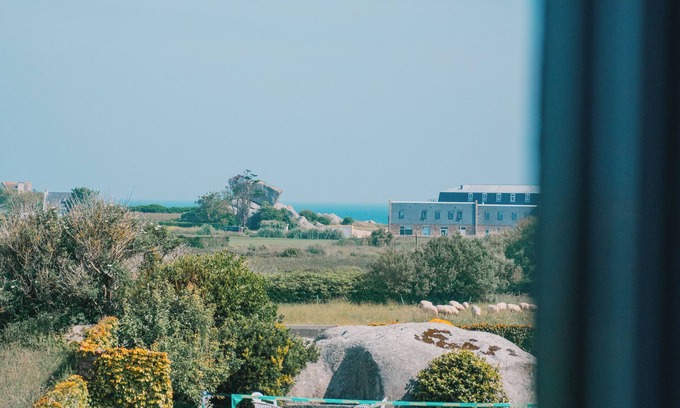 Brignogan-Plage House | La Maison Dans les Rochers