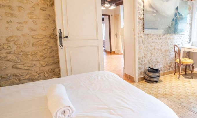 Mosnes House | La Maison aux Mille Fleurs