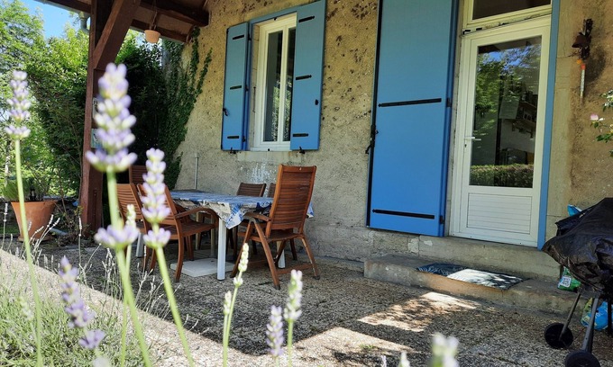 Sarrogna House | La Maison Bleue Renovated former school with garden 4 pers village 5mn from the lakes.