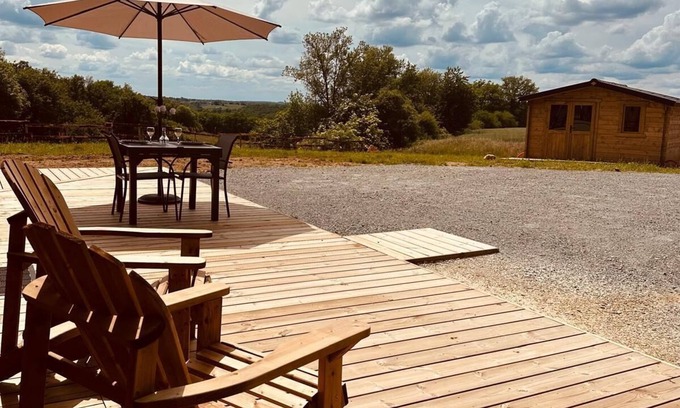 Saint-Avit-Senieur Ski Chalet | La Maison dans la prairie fleurie/Gîte Bleuet
