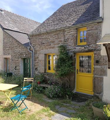 Berrien House | "La Maison de Poupée" Gîte cosy Monts d'Arrée proche Huelgoat Bretagne