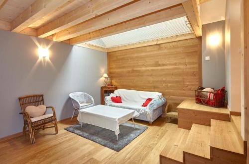 Attignat-Oncin House | La Maison des Coeurs