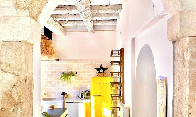 Vauvert House | La Maison du Trident Camargue Swimming pool and Jacuzzi