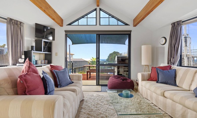 Omanu House | La Maison Ocean - Mount Maunganui Holiday Home