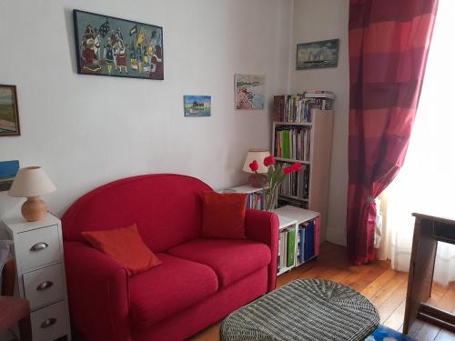 15th Arrondissement Apartment | La maison rouge