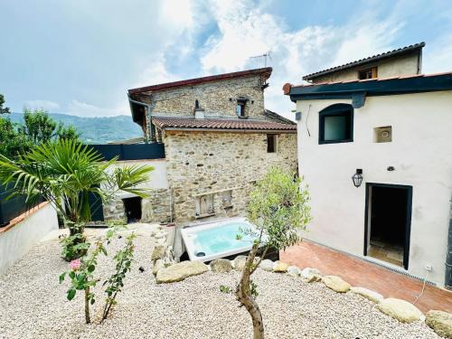 Foix House | La Maisonnette de Mouragues