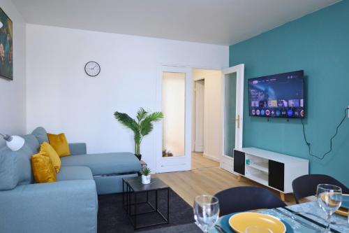 Amiens Nord Apartment | La Pause Franche - Familles et pros, parking, 2 sdb, 9 pers