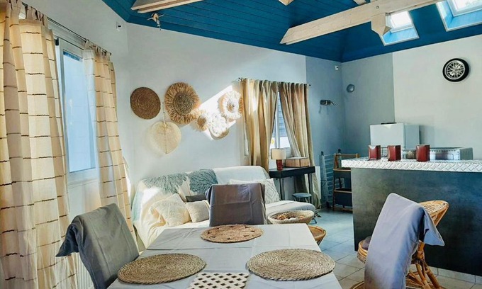 Le Sourn House | La petite maison bleue accessible mobilité réduite