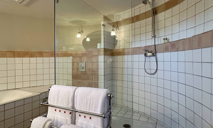 Vacqueyras Apartment | LA PONCHE - Tower Room
