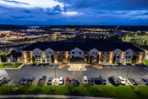 Delafield Hotel | La Quinta by Wyndham Milwaukee Delafield