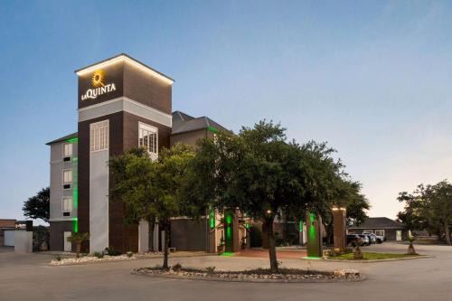 Stone Oak Hotel | La Quinta by Wyndham San Antonio North Stone Oak