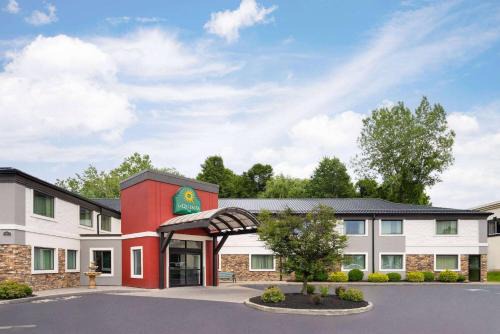 Bowmansville Hotel | La Quinta Inn by Wyndham Buffalo Airport