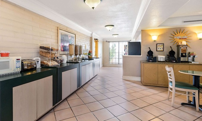 El Paso Hotel | La Quinta Inn by Wyndham El Paso West