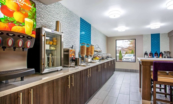 Radford Hotel | La Quinta Inn by Wyndham Radford