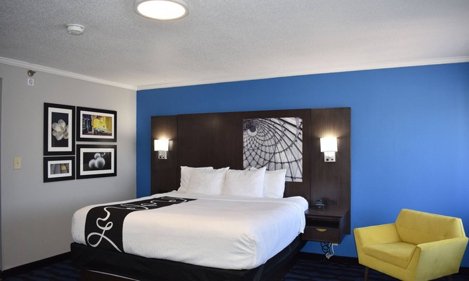 Hazelwood Hotel | La Quinta Inn by Wyndham St. Louis Hazelwood - Airport North