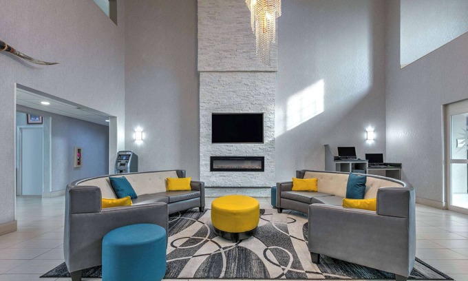 Weatherford Hotel | La Quinta Inn & Suites by Wyndham Weatherford