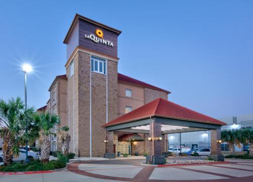 Hutchins Hotel | La Quinta Inn & Suites by Wyndham South Dallas - Hutchins