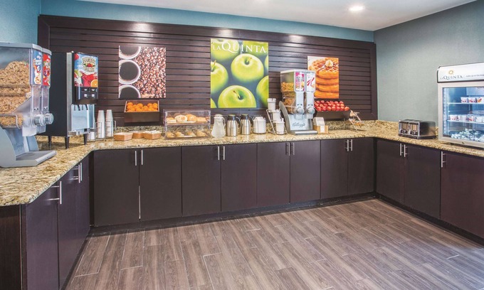 O'Fallon Hotel | La Quinta Inn & Suites by Wyndham O'Fallon, IL - St. Louis