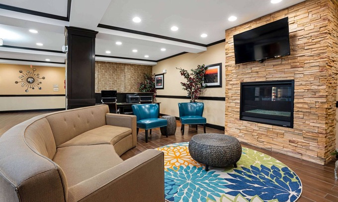 Auburn Hotel | La Quinta Inn & Suites by Wyndham Auburn