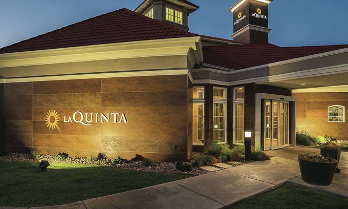 Ahwatukee Foothills Hotel | La Quinta Inn & Suites by Wyndham Phoenix Chandler