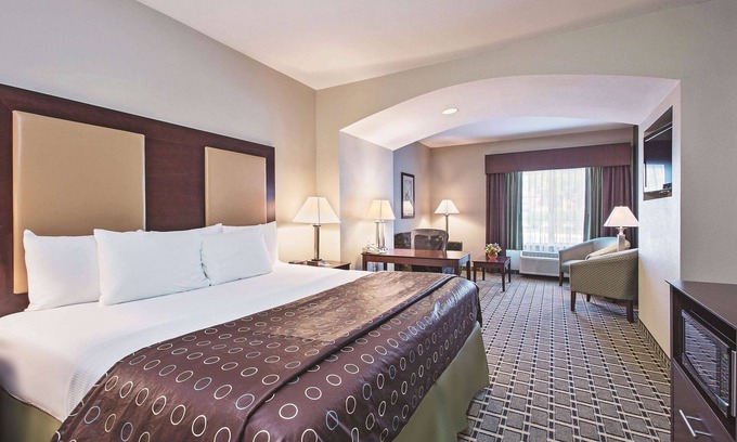 Witmer Hotel | La Quinta Inn & Suites by Wyndham Lancaster